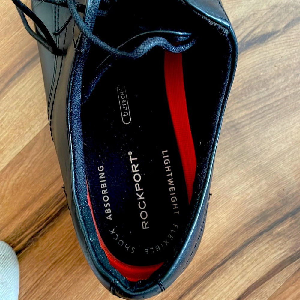 Black leather Rockport oxfords